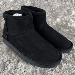 Arizona Jean Co Womens Size 7 Faux Fur Trim Memory Foam Booties Black Pull On